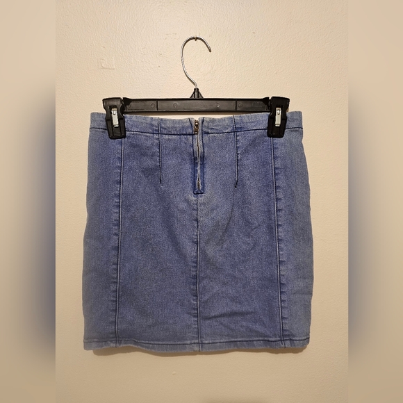 Brandy Melville Jean Skirt - Picture 4 of 4